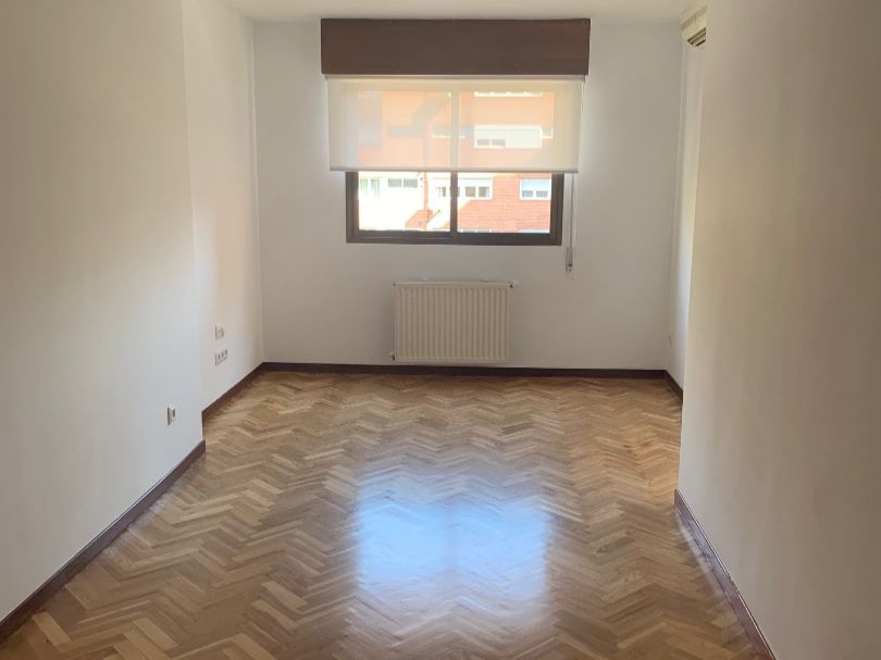 Piso en Calle de Fermín Caballero 87 - alojamiento en Peñagrande