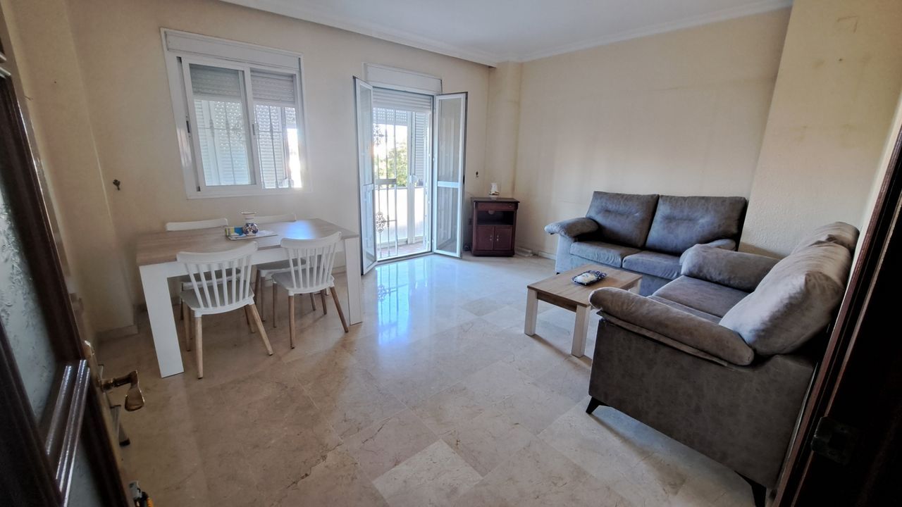 Piso en Calle Olivar de la Reina 25 - alojamiento en El Plantinar – Avda. La Paz - El Juncal, Sevilla