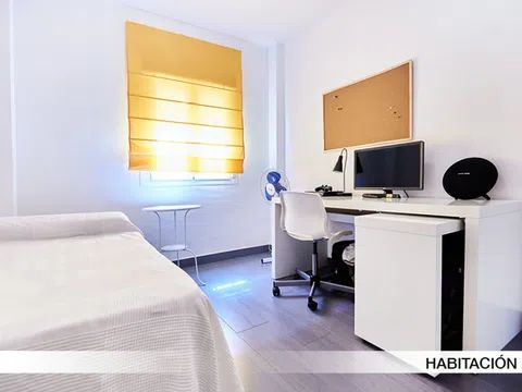 Habitación en Room in Calle Castillo de Alcala de Guadai - alojamiento en Calle Castillo de Alcala de Guadaira, 10, Bami - Pineda, Sevilla
