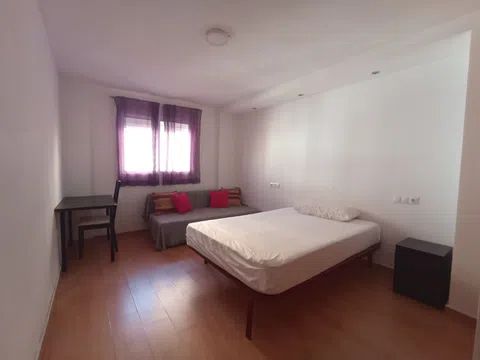 Habitación en Calle Postigos, 19, La Goleta - San Felipe Neri, Málaga - alojamiento para estudiantes en Room in Calle Postigos, 19, La Goleta - San Felipe Neri, Málaga