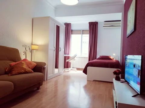 Habitación en Avenida de Madrid, 144, Parque Delicias - La Bozada, Zaragoza - alojamiento para estudiantes en Room in Avenida de Madrid, 144, Parque Delicias - La Bozada, Zaragoza