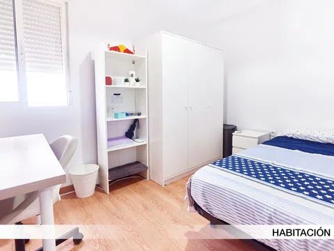 Habitación en el Juncal, 7, El Juncal - El Plantinar, Sevilla - alojamiento para estudiantes en Room in el Juncal, 7, El Juncal - El Plantinar, Sevilla