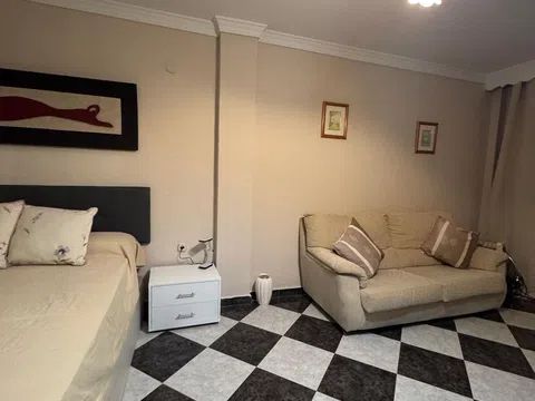 Habitación en Calle Francisco de Peñalosa, Huerta Nueva - Jardín de Málaga, Málaga - alojamiento para estudiantes en Room in Calle Francisco de Peñalosa, Huerta Nueva - Jardín de Málaga, Málaga