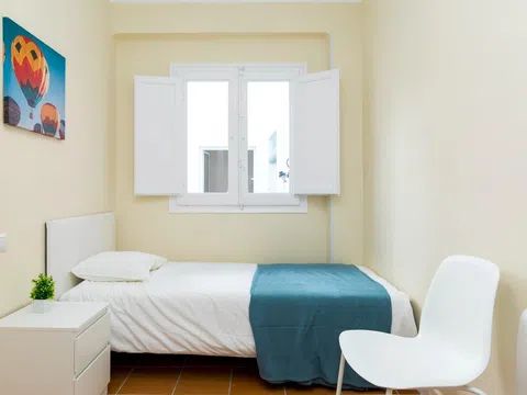 Habitación en Calle de Santa Cruz de Tenerife, 5, San José, Zaragoza - alojamiento para estudiantes en Room in Calle de Santa Cruz de Tenerife, 5, San José, Zaragoza