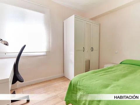 Habitación en Calle Farmaceutico Murillo Herrera, 6, López de Gomara, Sevilla - alojamiento para estudiantes en Room in Calle Farmaceutico Murillo Herrera, 6, López de Gomara, Sevilla