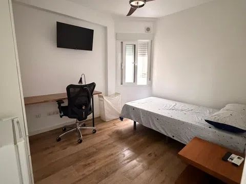 Habitación en Calle de San Antonio Abad, 19, Barrio del Ave, Zaragoza - alojamiento para estudiantes en Room in Calle de San Antonio Abad, 19, Barrio del AVE, Zaragoza