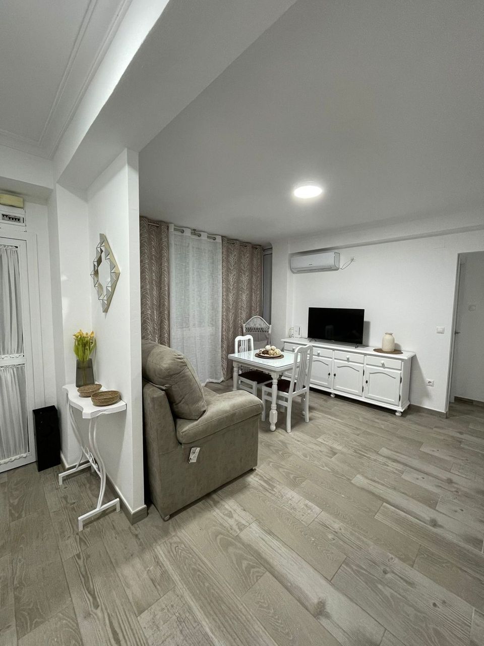 Habitación en Calle Segre, 3, El Juncal - El Plantinar, Sevilla - alojamiento en El Juncal - El Plantinar