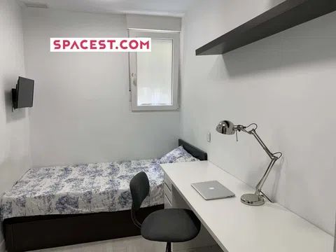 Habitación en Calle de Benito Gutiérrez, 24, Argüelles, Madrid - alojamiento para estudiantes en Room in Calle de Benito Gutiérrez, 24, Argüelles, Madrid