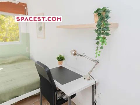 Habitación en Calle Luz Casanova, 5, Polígono Cartuja, Granada - alojamiento estudiantes en Room in Calle Luz Casanova, 5, Polígono Cartuja, Granada