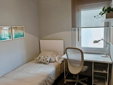 Habitación en Calle de Fray Luis Amigó, 4, Ruiseñores, Zaragoza - alojamiento para estudiantes en Room in Calle de Fray Luis Amigó, 4, Ruiseñores, Zaragoza