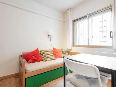 Habitación en Calle de Pau Alcover, Les Tres Torres, Barcelona - alojamiento en Calle de Pau Alcover, Les Tres Torres, Barcelona