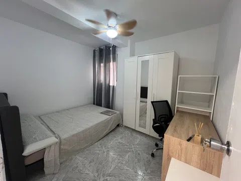 Habitación en Avenida de Sant Josep de la Muntanya, 10, La Petxina, València - alojamiento para estudiantes en Room in Avenida de Sant Josep de la Muntanya, 10, La Petxina, València