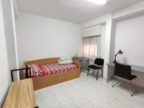 Habitación en Room in Paseo de San Vicente - alojamiento en Paseo de San Vicente, La Platina-Hospital-Campus, Salamanca
