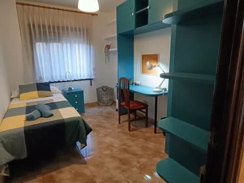 Habitación en Calle de Vicente López Abadía, 1, La Magdalena, Zaragoza - alojamiento para estudiantes en Room in Calle de Vicente López Abadía, 1, La Magdalena, Zaragoza
