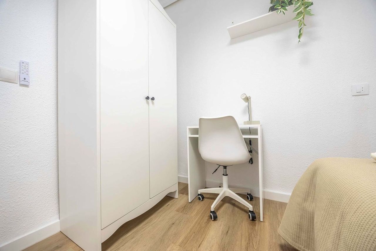 Habitación en Calle de Dolores Alcaide s/n, La Raiosa, València - alojamiento en La Raiosa