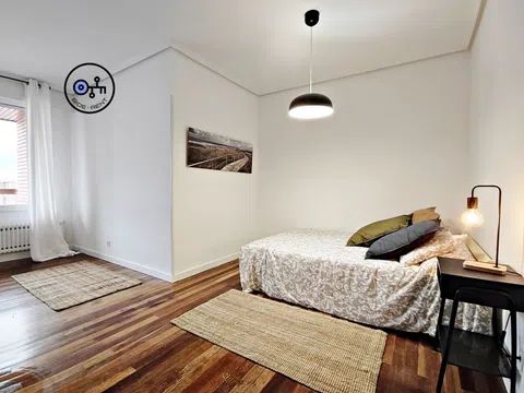 Habitación en Calle Blas de Otero Kalea, San Pedro de Deusto, Bilbao - alojamiento para estudiantes en Room in Calle Blas de Otero Kalea, San Pedro de Deusto, Bilbao