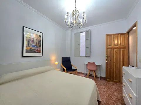 Habitación en Calle del Pintor Salvador Abril, Russafa, València - alojamiento para estudiantes en Room in Calle del Pintor Salvador Abril, Russafa, València