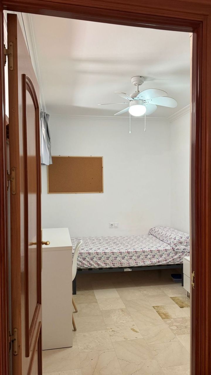 Habitación en Calle Santa Rosalía, 17, Zaidín, Granada - alojamiento en Habitación en Calle Santa Rosalía, 17, Zaidín, Granada