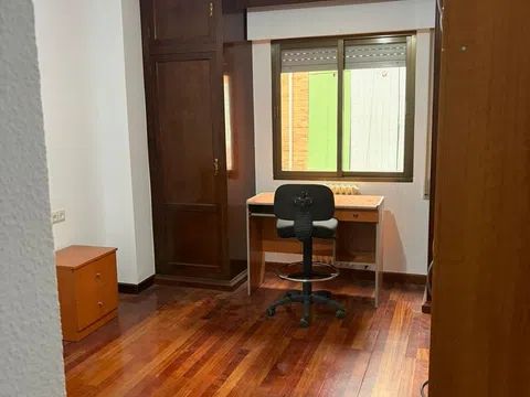 Habitación en Calle Tejeiro, 21, Figares, Granada - alojamiento para estudiantes en Room in Calle Tejeiro, 21, Figares, Granada