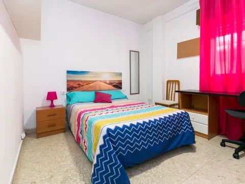 Habitación en Calle Arandas, 5, Gran Capitán, Granada - alojamiento para estudiantes en Room in Calle Arandas, 5, Gran Capitán, Granada
