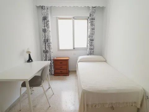 Habitación en Calle Marqués de Ovieco, Victoria Eugenia, Málaga - alojamiento en Calle Marqués de Ovieco, Victoria Eugenia, Málaga