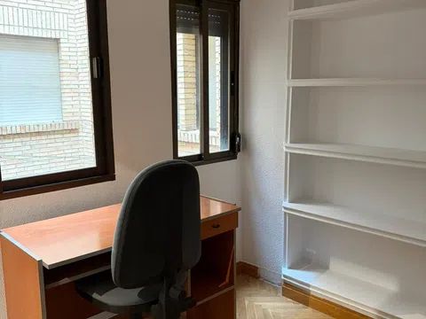 Habitación en Calle Tejeiro, 21, Figares, Granada - alojamiento para estudiantes en Room in Calle Tejeiro, 21, Figares, Granada