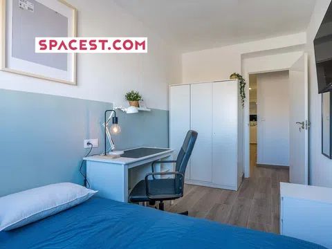 Habitación en Calle Luz Casanova, 11, Polígono Cartuja, Granada - alojamiento estudiantes en Room in Calle Luz Casanova, 11, Polígono Cartuja, Granada
