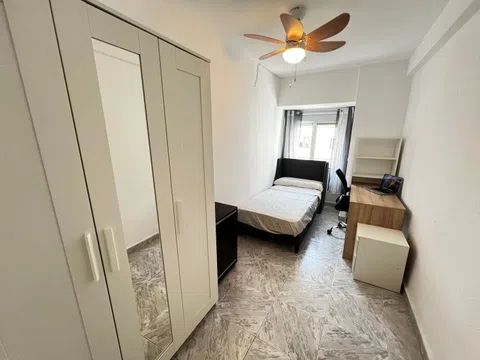 Habitación en Room in Avenida de Sant Josep de la Muntan - alojamiento en Avenida de Sant Josep de la Muntanya, 10, La Petxina, València