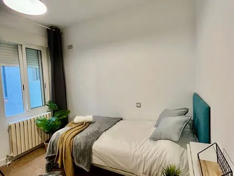 Habitación en Calle del Perpetuo Socorro, Paseo Sagasta, Zaragoza - alojamiento para estudiantes en Room in Calle del Perpetuo Socorro, Paseo Sagasta, Zaragoza