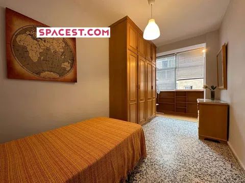 Habitación en Avenida Don Bosco, 20, Zaidín, Granada - alojamiento para estudiantes en Room in Avenida Don Bosco, 20, Zaidín, Granada