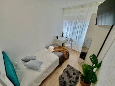 Habitación en Calle de Félix Latassa, Universidad San Francisco, Zaragoza - alojamiento para estudiantes en Room in Calle de Félix Latassa, Universidad San Francisco, Zaragoza