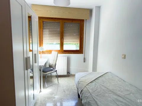 Habitación en Calle de Gaspar Torrente, 50, Santa Isabel, Zaragoza - alojamiento para estudiantes en Room in Calle de Gaspar Torrente, 50, Santa Isabel, Zaragoza