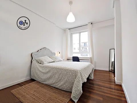 Habitación en Calle Blas de Otero Kalea, San Pedro de Deusto, Bilbao - alojamiento para estudiantes en Room in Calle Blas de Otero Kalea, San Pedro de Deusto, Bilbao