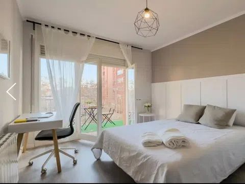 Habitación en Room in Gran Via de les Corts Catalanes - alojamiento en Gran Via de les Corts Catalanes, 1102, Provençals del Poblenou, Barcelona
