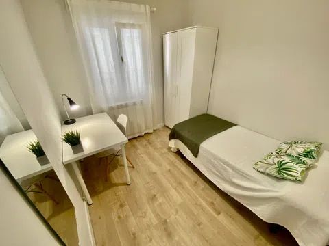 Habitación en Calle de María Moliner, San José, Zaragoza - alojamiento para estudiantes en Room in Calle de María Moliner, San José, Zaragoza