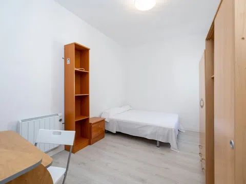 Habitación en Calle Santa Clotilde, Ronda - Arabial, Granada - alojamiento para estudiantes en Room in Calle Santa Clotilde, Ronda - Arabial, Granada