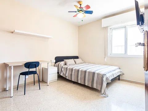 Habitación en Room in Ntra Sra De Las Guias - alojamiento en Ntra Sra De Las Guias, 3, Mangas Verdes - Las Flores, Málaga