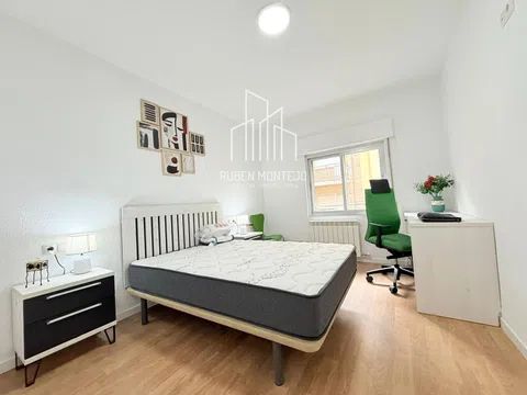 Habitación en Calle Alarcón, San Bernardo, Salamanca - alojamiento estudiantes en Room in Calle Alarcón, San Bernardo, Salamanca
