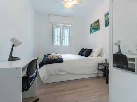 Habitación en Plaza Villa de Castelldefels, Carranque - Haza Cuevas, Málaga - alojamiento para estudiantes en Room in Plaza Villa de Castelldefels, Carranque - Haza Cuevas, Málaga