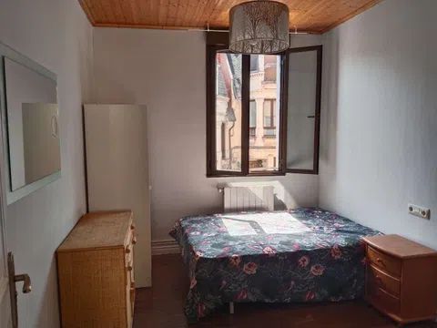 Habitación en Zuberoa Etorbidea, Irala, Bilbao - alojamiento para estudiantes en Room in Zuberoa Etorbidea, Irala, Bilbao