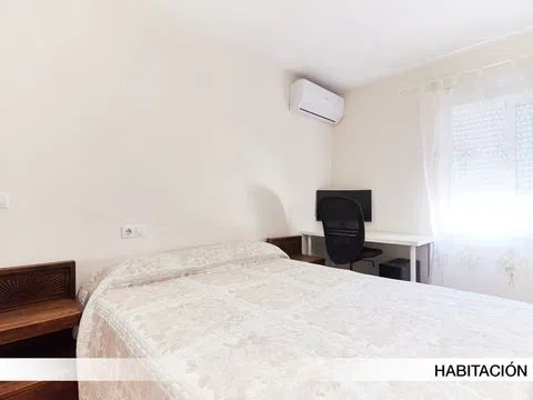 Habitación en Room in Calle Farmaceutico Murillo Herrera - alojamiento en Calle Farmaceutico Murillo Herrera, 6, López de Gomara, Sevilla