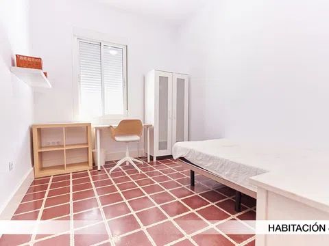 Habitación en Room in Avenida de la Reina Mercedes - alojamiento en Avenida de la Reina Mercedes, 57, Reina Mercedes - Heliópolis, Sevilla