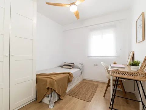 Habitación en Calle de Ramon Marquet, 6, Aiora, València - alojamiento para estudiantes en Room in Calle de Ramon Marquet, 6, Aiora, València