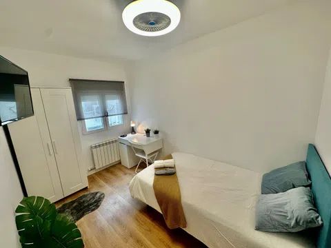 Habitación en maria moliner, San José, Zaragoza - alojamiento para estudiantes en Room in maria moliner, San José, Zaragoza