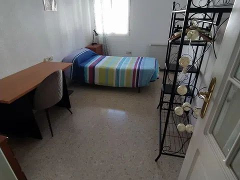 Habitación en Calle Carmenes de Gadeo, 10, Albaicín, Granada - alojamiento para estudiantes en Room in Calle Carmenes de Gadeo, 10, Albaicín, Granada